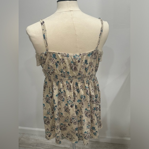 Light blue sweater and Floral tanktop - Picture 4 of 5